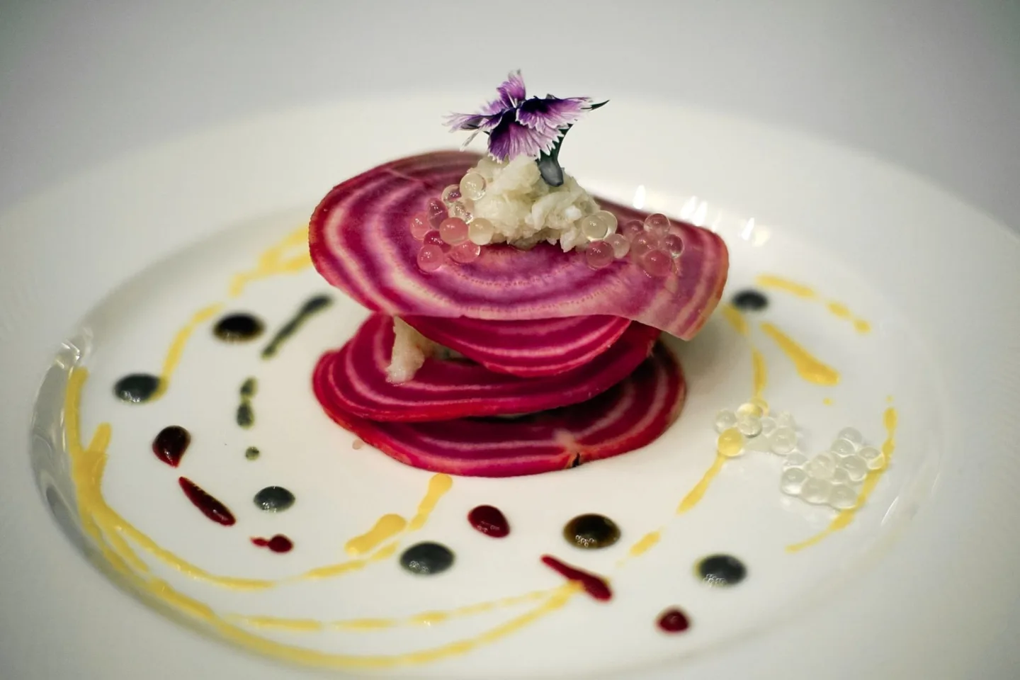 Millefeuille de betterave chioggia et crabe