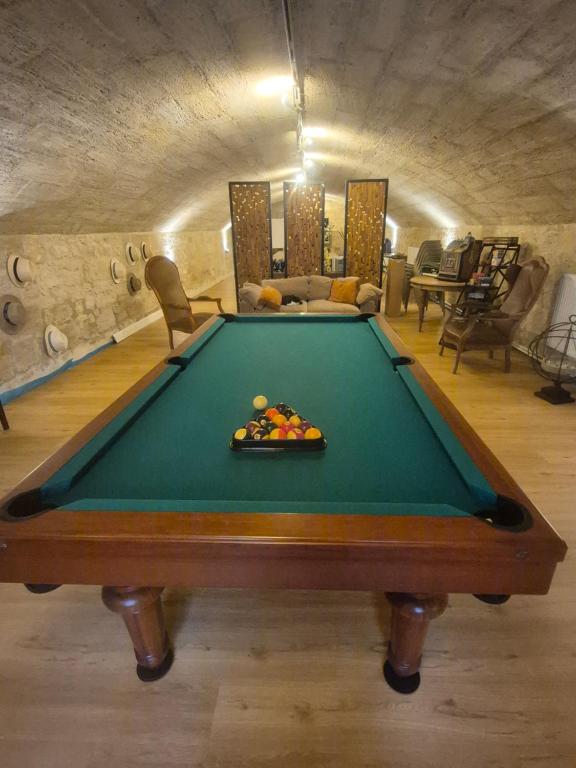 Salle de détente avec billard du Pavillon