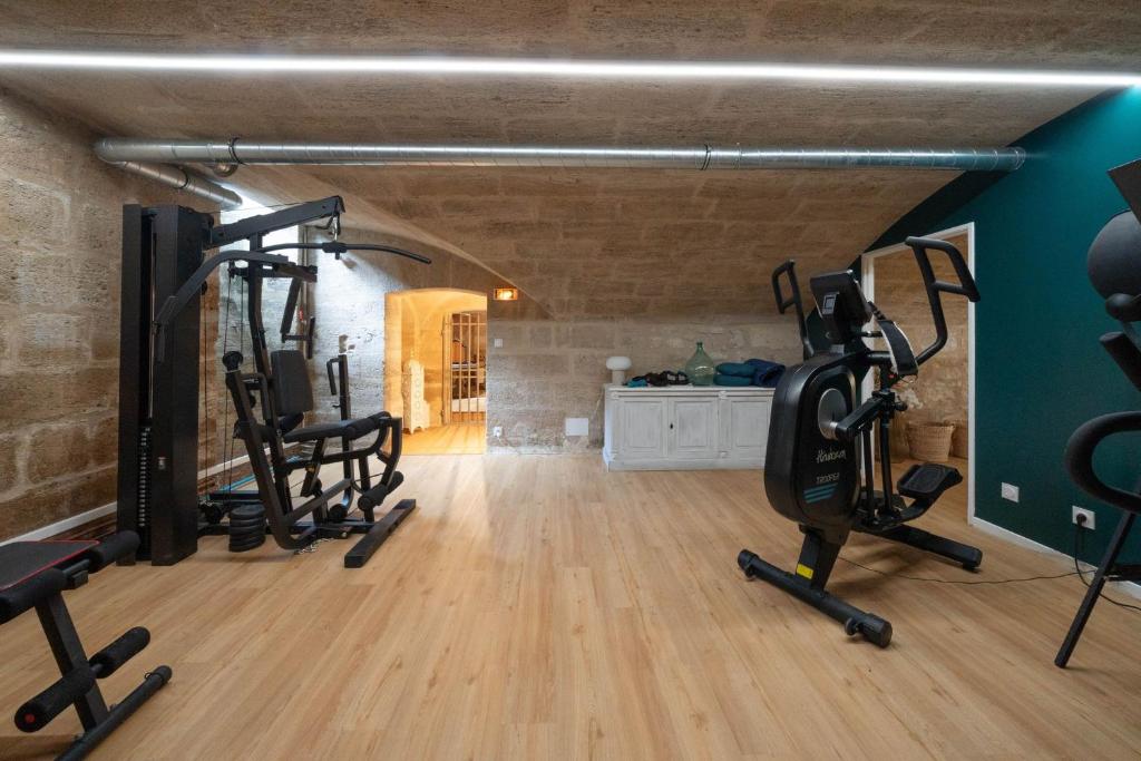 Salle de sport équipée dans les anciens chais